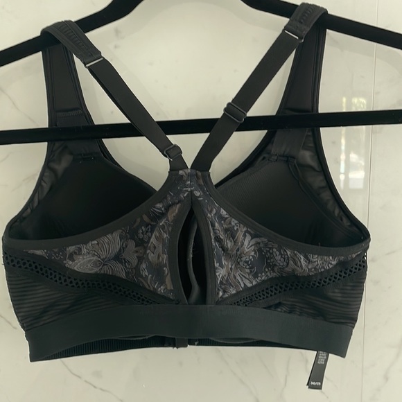 Victoria Secret Sport Bra - Picture 3 of 5